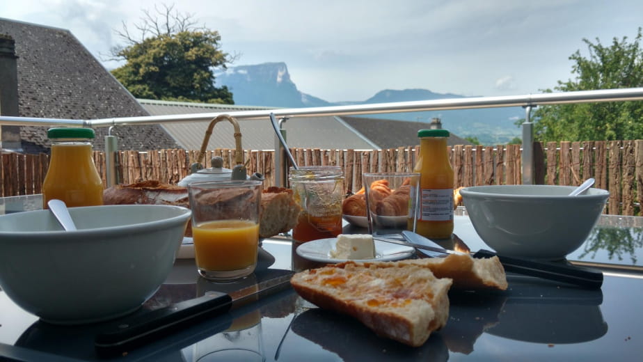 Petit déjeuner au gîte