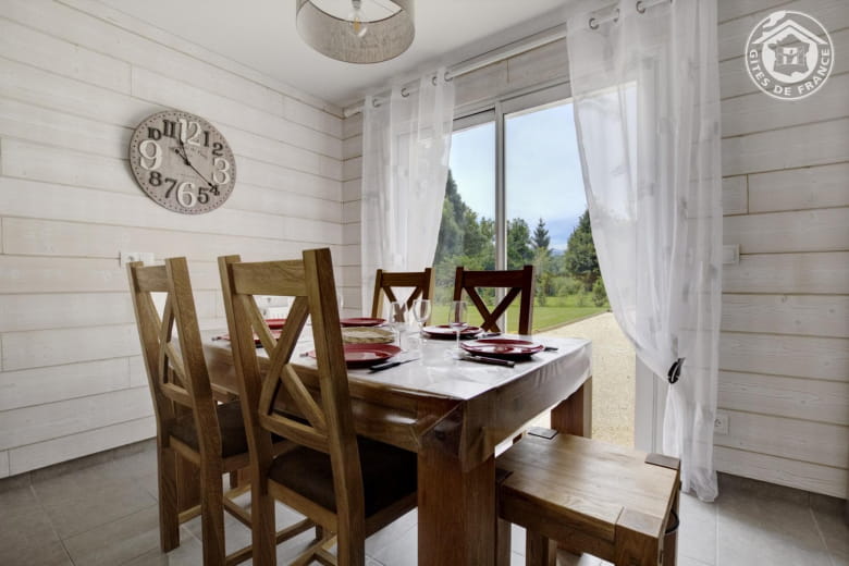 Gîte Au jardin de René à Francin : Salle à manger