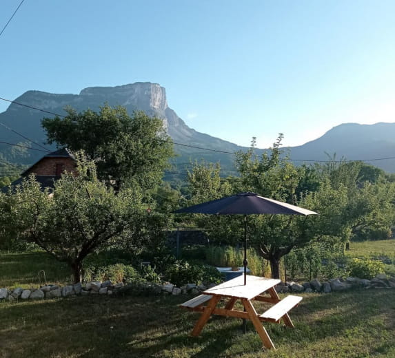 terrasse extérieure vue sur le Granier